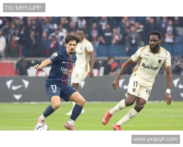 巴黎圣日耳曼胜里昂，法甲积分榜再次领先，射手梅开二度帮助球队逆转胜利